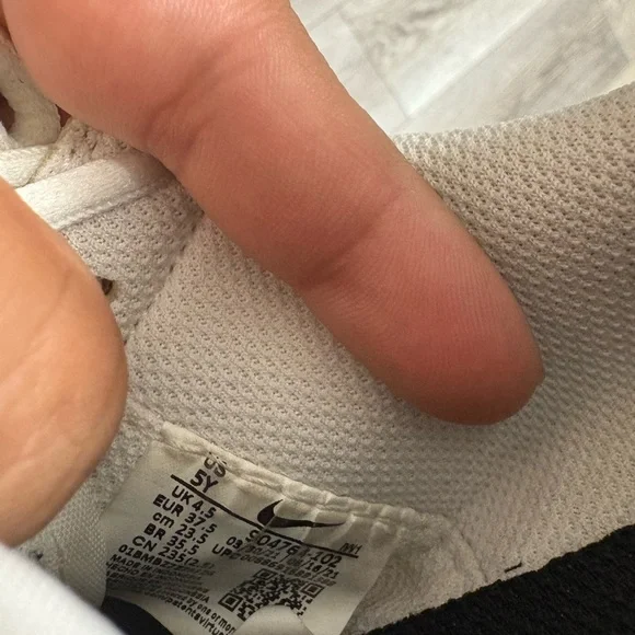 Nike Cortez black and white shoes - Picture 9 of 11